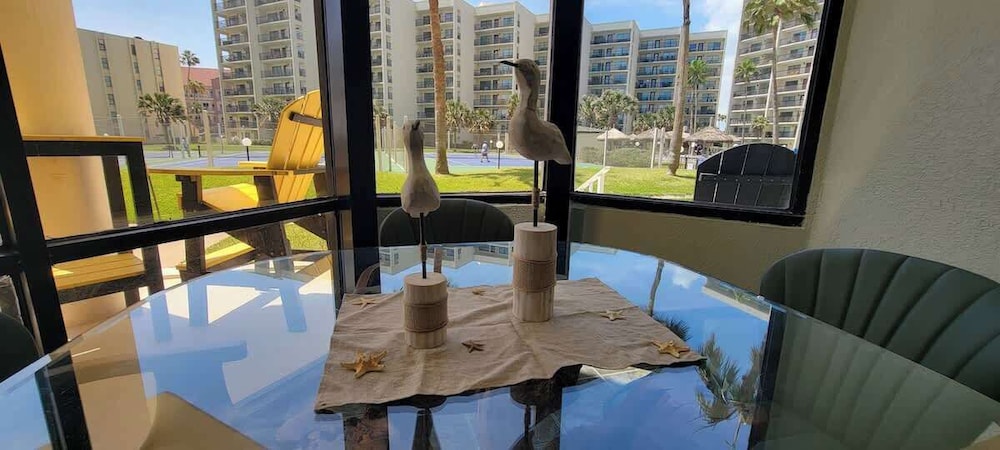 Beachfront Hotspot - New Furnishings - Pool - 1st Floor