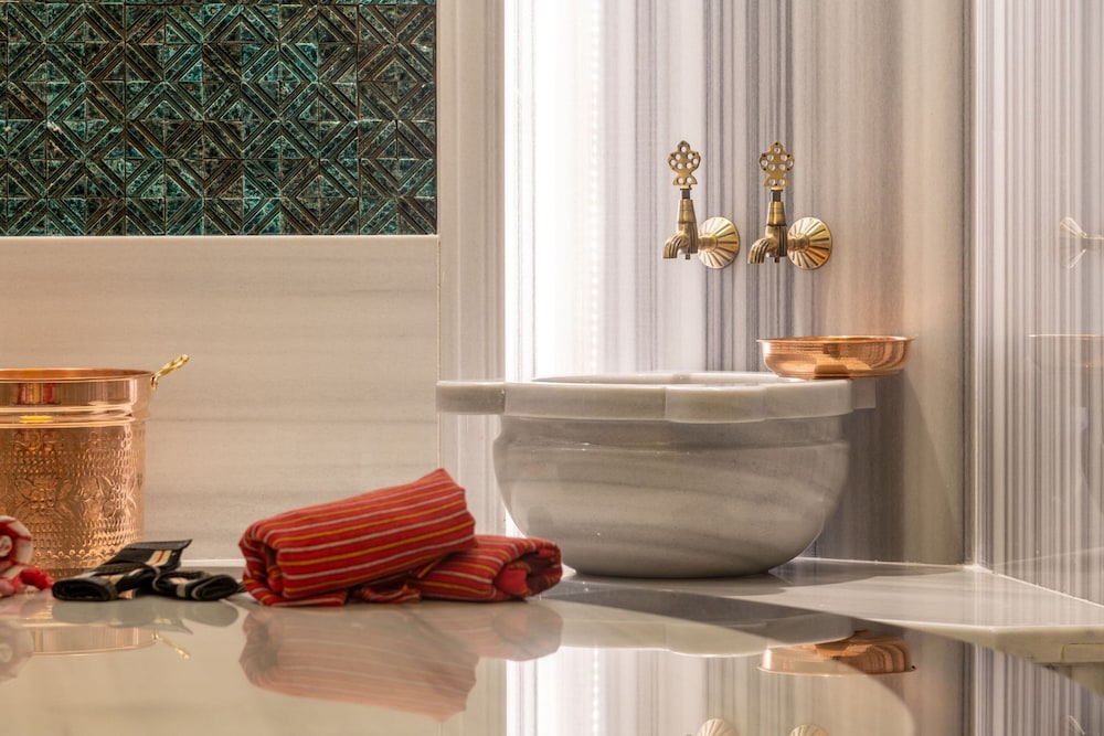 Orient Occident Hotel Istanbul, Autograph Collection 79