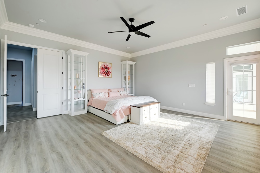 Day Trip to Yosemite: Spacious Home w/ Fireplace