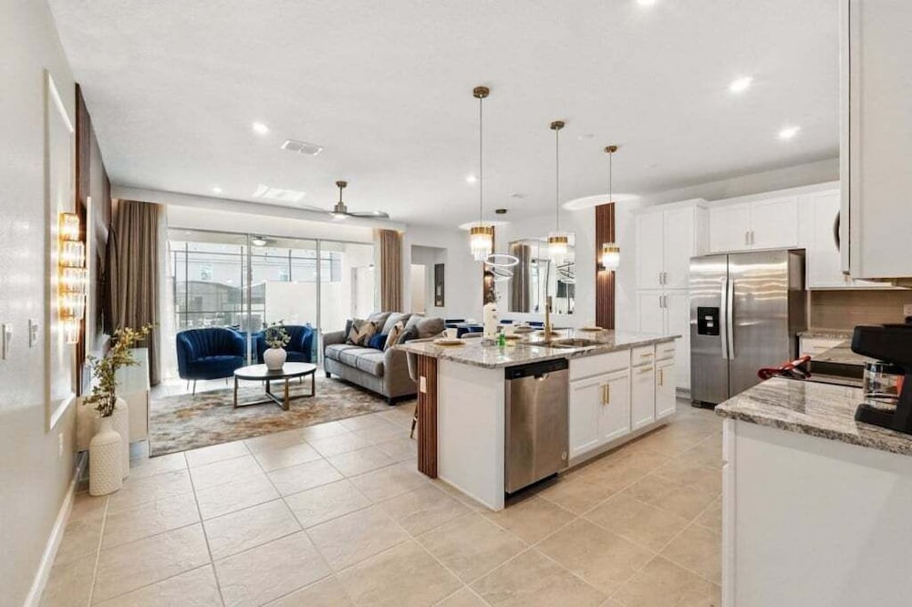 Beautiful Chic Radiance Home With Pool 5 Bedroom Townhouse