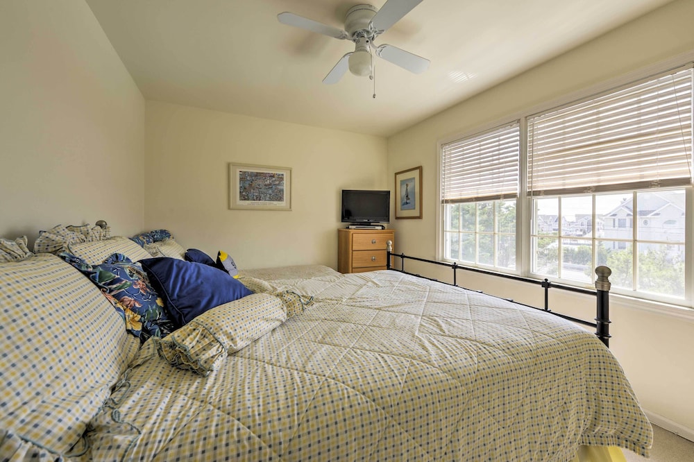 Cozy Mantoloking Home in Private Beach Association