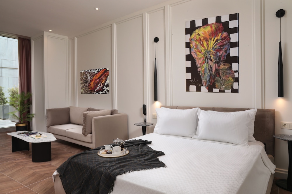 Gatto Suites & Residence