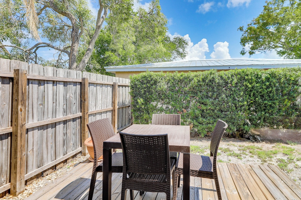 Poolside Oasis 6 Mi to Beaches: Sarasota Hideaway!