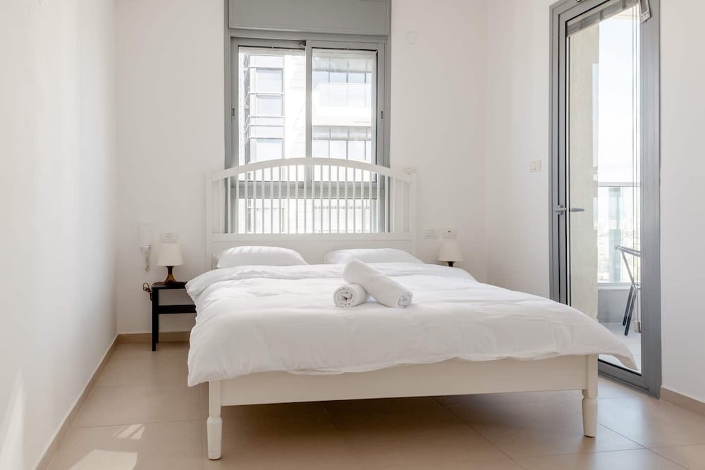 Luxury 3BR 32 Floor SeaView view 2