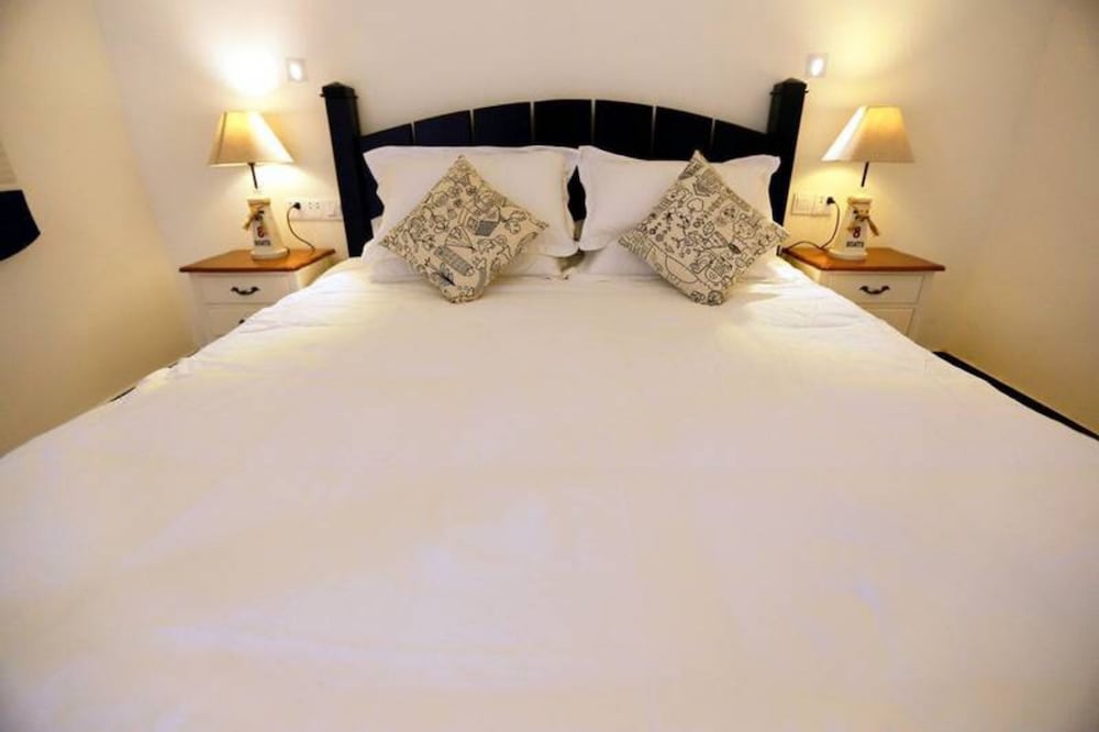 Weizhou Island Shengxiaguangnian Inn