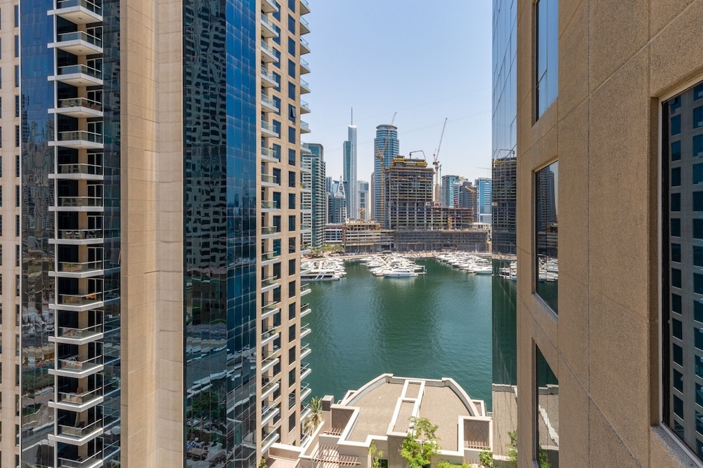 Cozy and Stylish 1BR Apartment in Dubai Marina