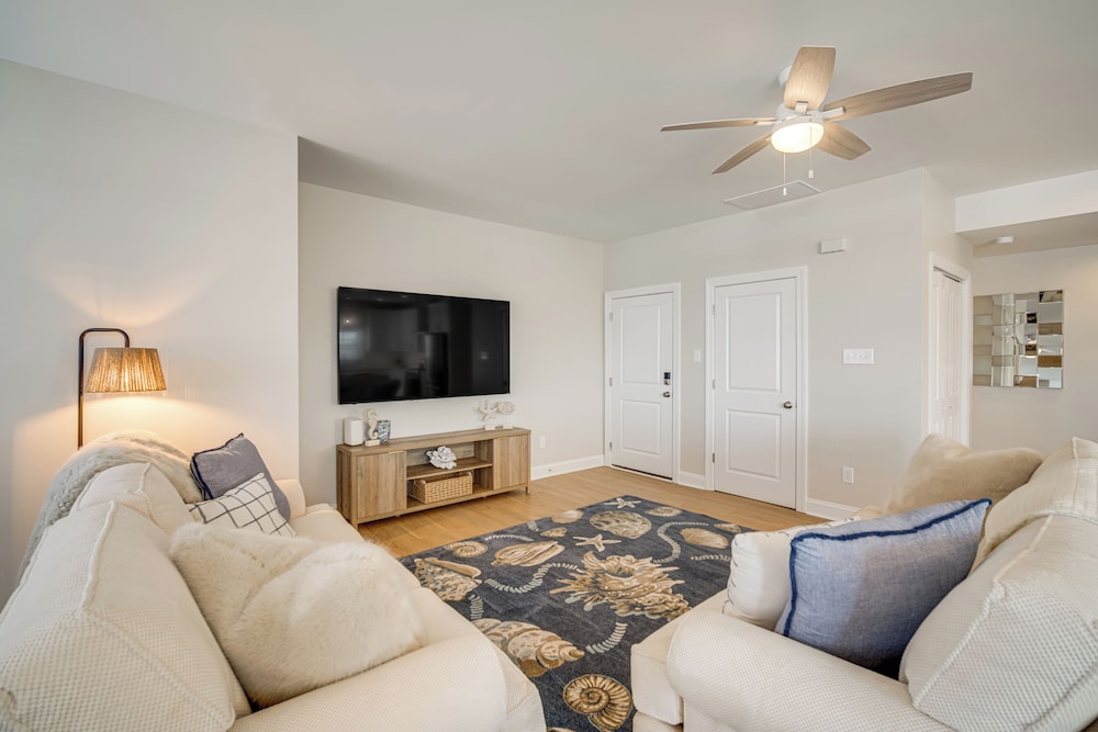 Walk to Beach: Spacious Condo in North Wildwood!