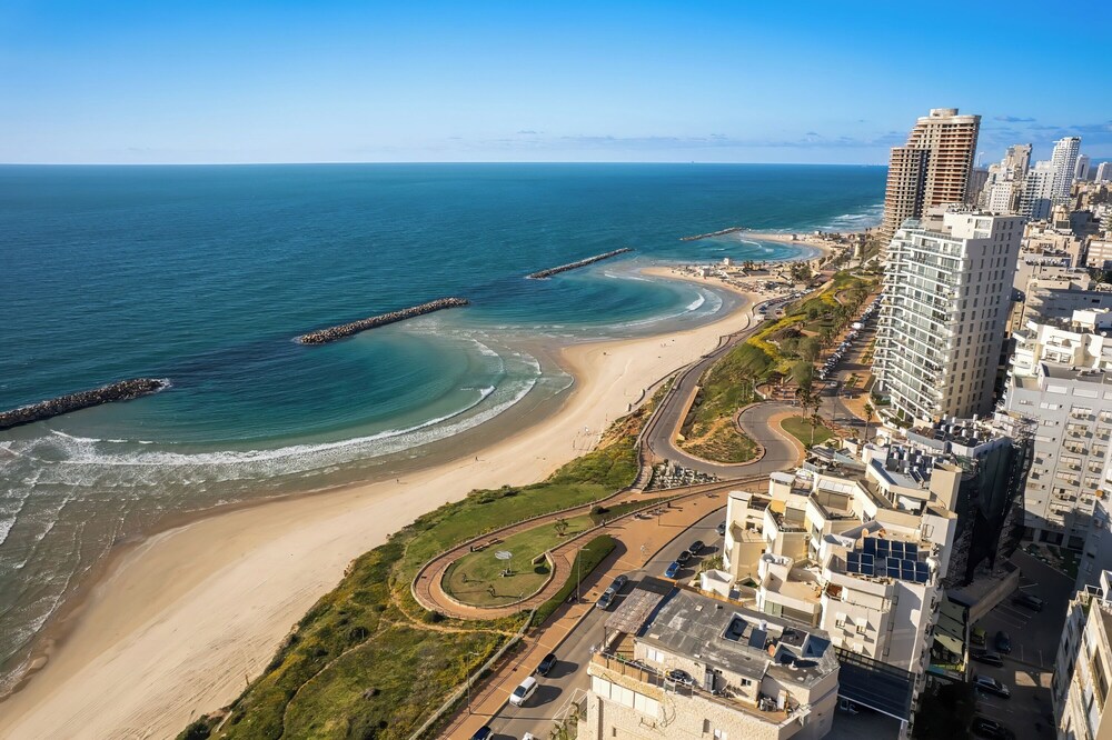Netanya Beach Pool Studio by Sea N' Rent