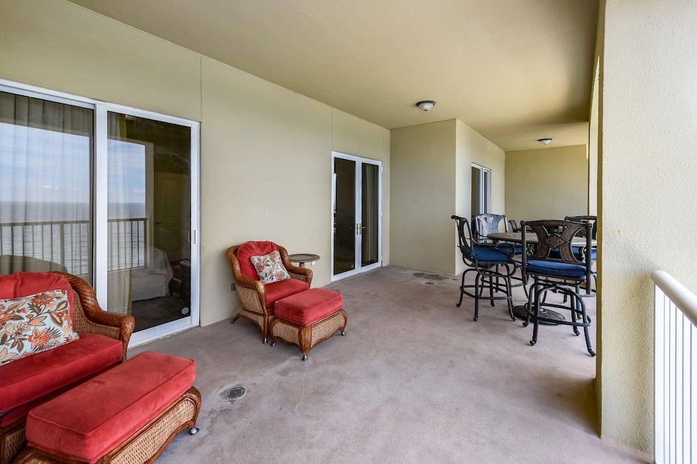 Grand Panama Beach Resort by Book That Condo