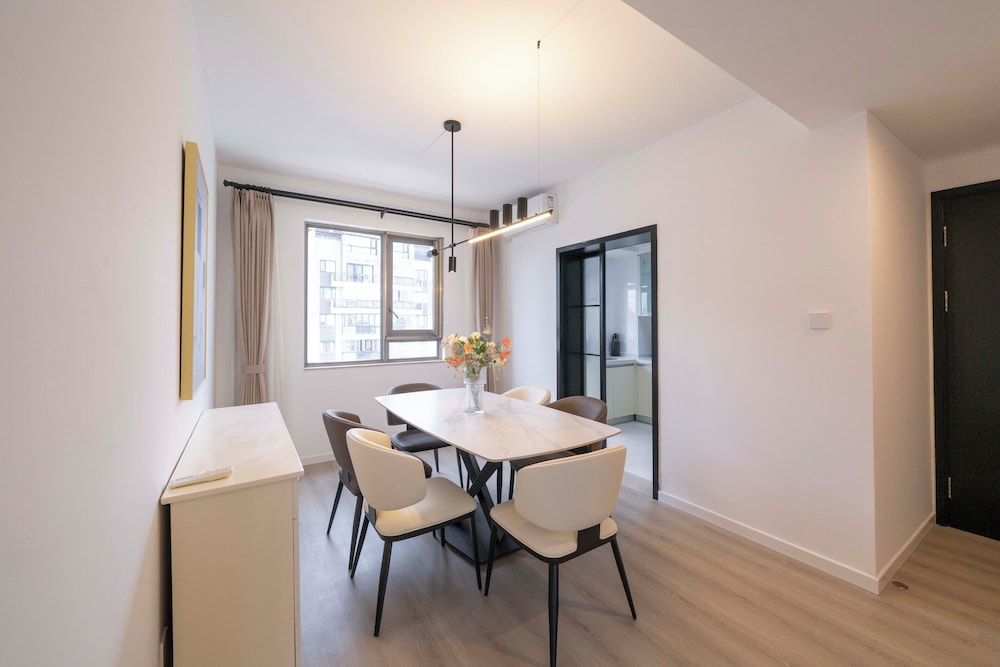 Tyms Spacious 3BR 2BA APT Laishi Di