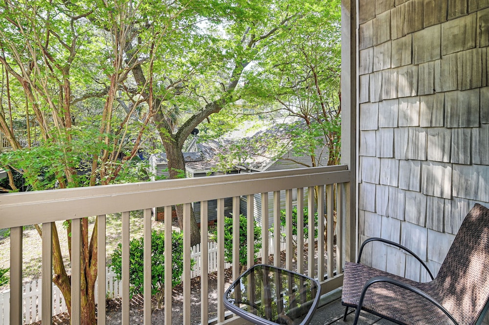 Walk to Ocean: Condo w/ Balcony in Myrtle Beach!