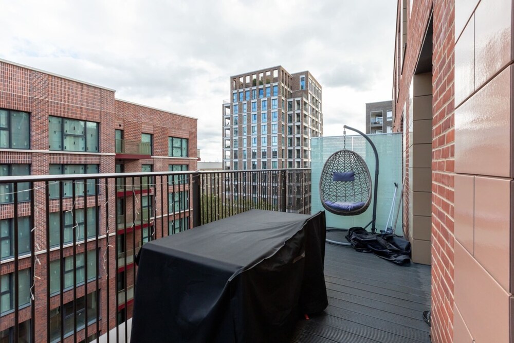 Pristine 1BD Flat W/balcony - Elephant & Castle!