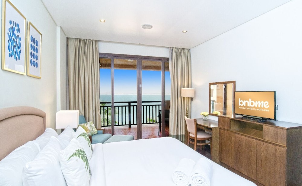Sea View Super Luxurious Resort at Palm
