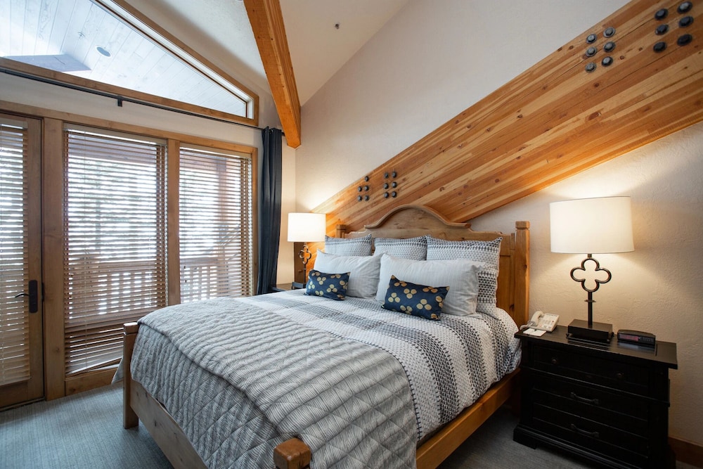 Sterling Lodge at Deer Valley Resort - Three Bedroom Condo with Hot Tub #108 3 Condo