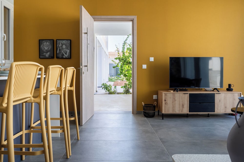 Blu Horizon - Stylish Living with Pool & Balconies in Protaras
