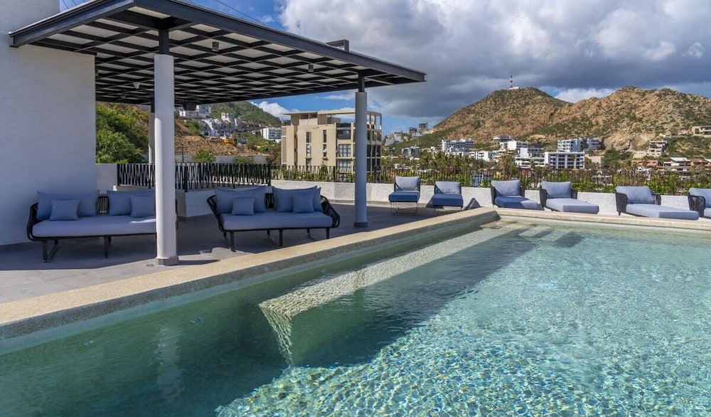 New 1BR Condo Near Marina and Downtown - Pool