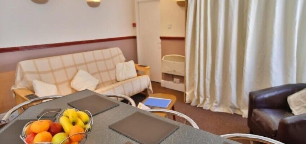 Lynton Apartments