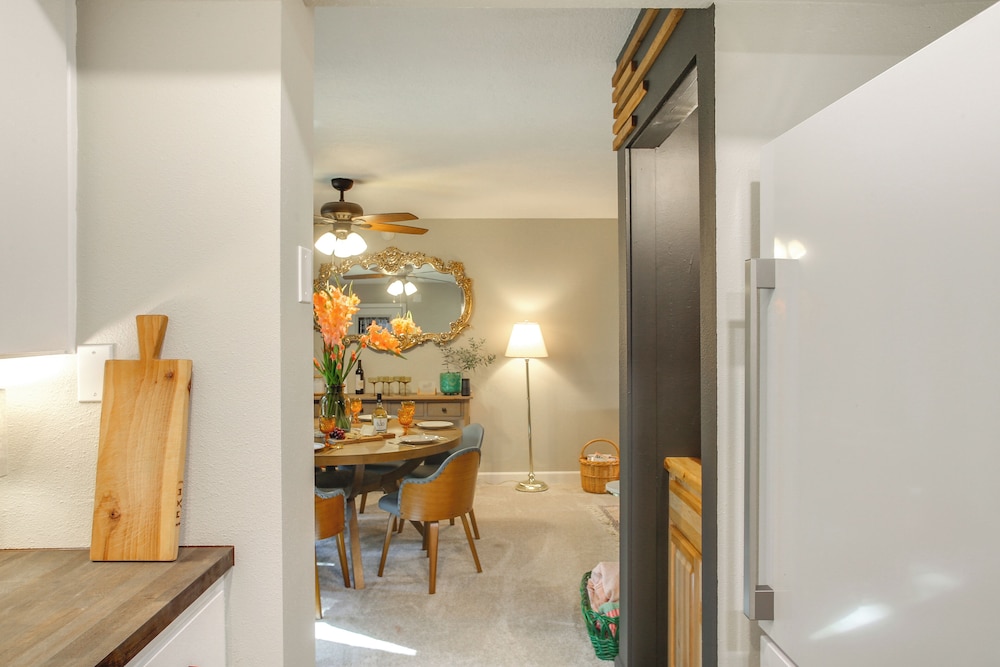 Twin Lakes Retreat: Lake, Pool & Golf Access!