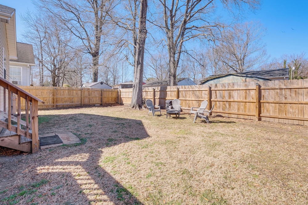 1 Mi to Colonial Beach Boardwalk: Home w/ Fire Pit