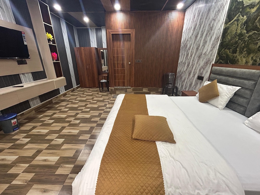 Hotel Shri Dauji Maharaj Palace