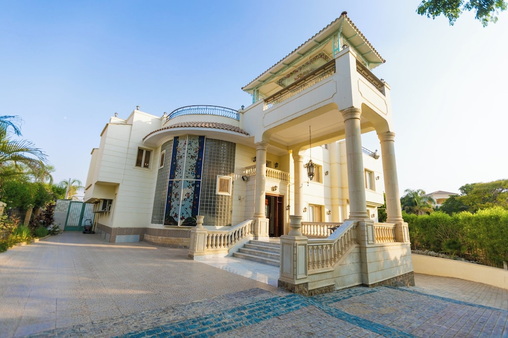 Luxury Villa in Green Heights compound