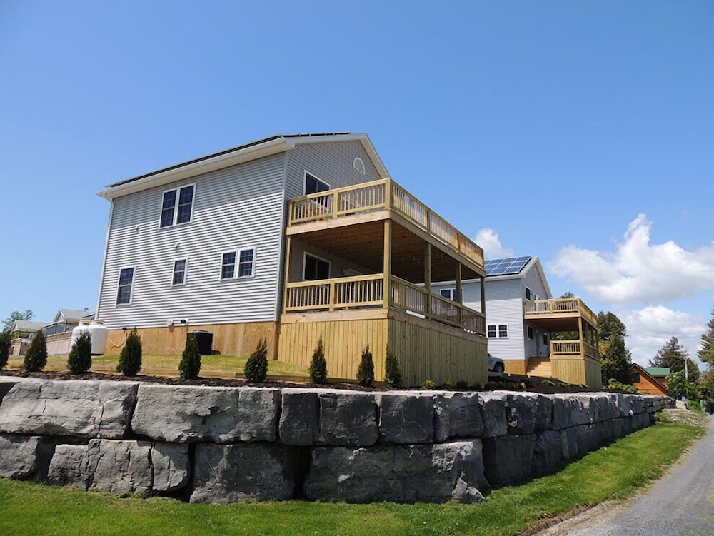 Angel Rock Waterfront Cottages and Vacation Homes