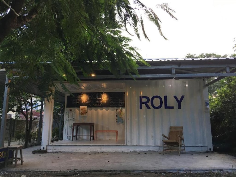 Roly Airport Residence