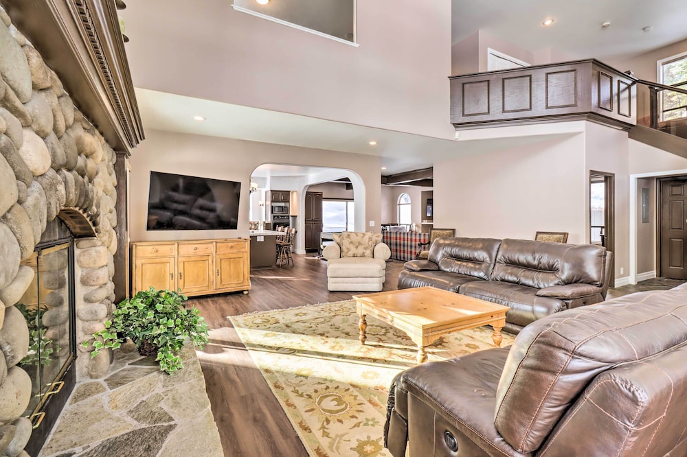 Pet-friendly Stateline Home < 2 Mi to Lake Tahoe! view 3