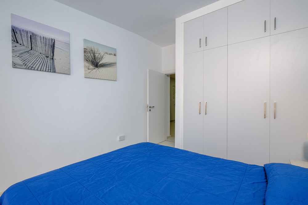 Anonymous - 2BR - 2Floors - Central view 4