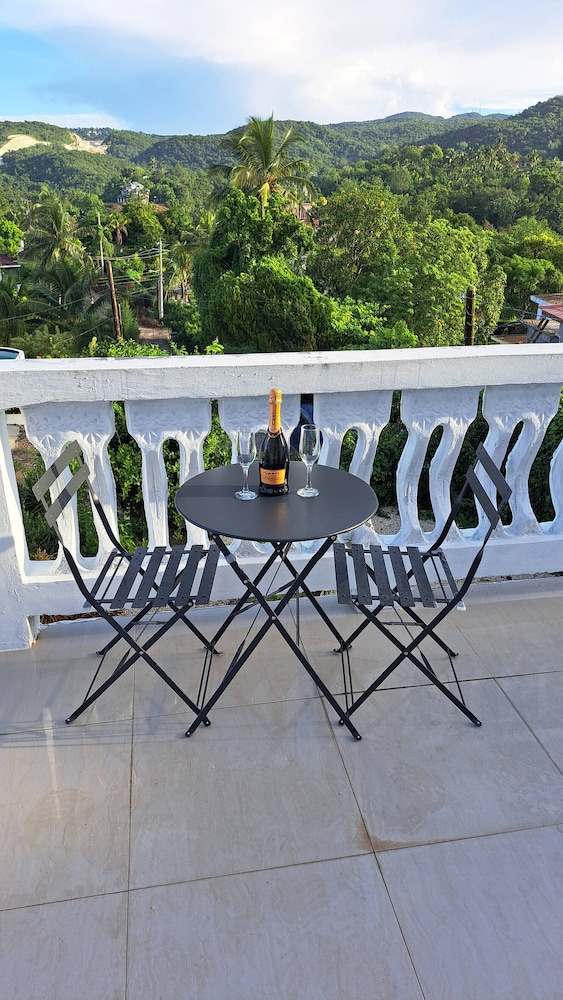 Montego Bay - Hillside Retreat