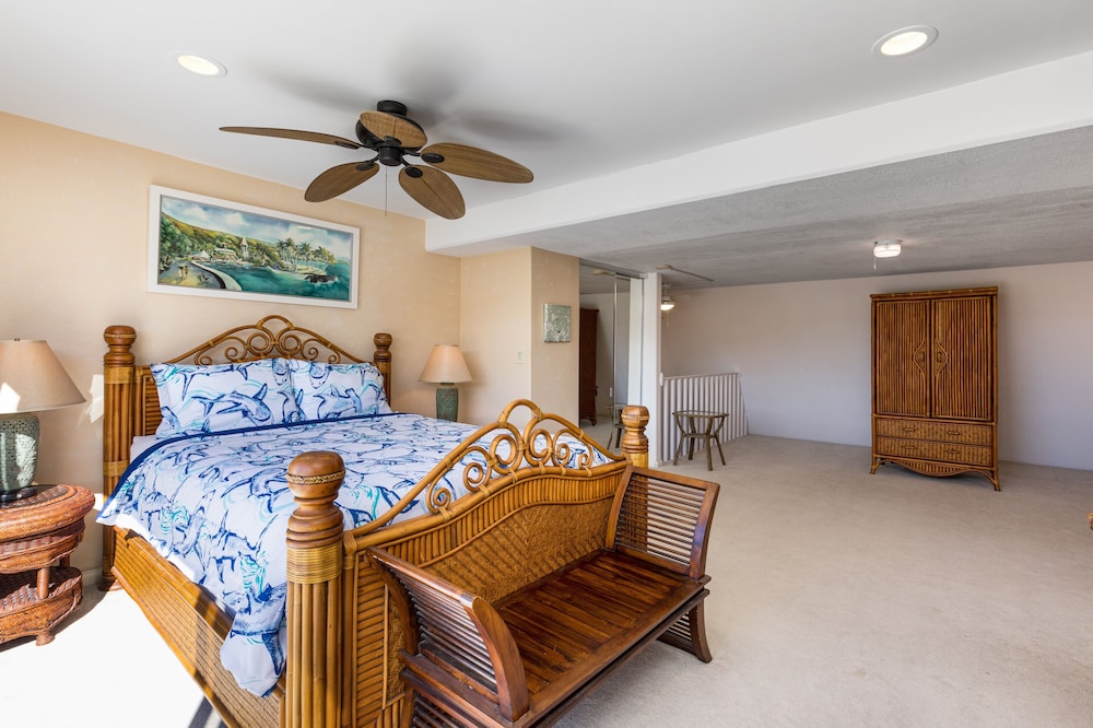 Kona Alii Penthouse 710 2 Bedroom Condo