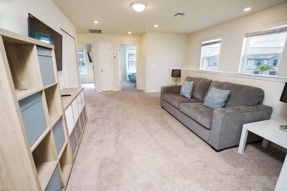 Fabulous 5 BR With Pool Solterra Resort