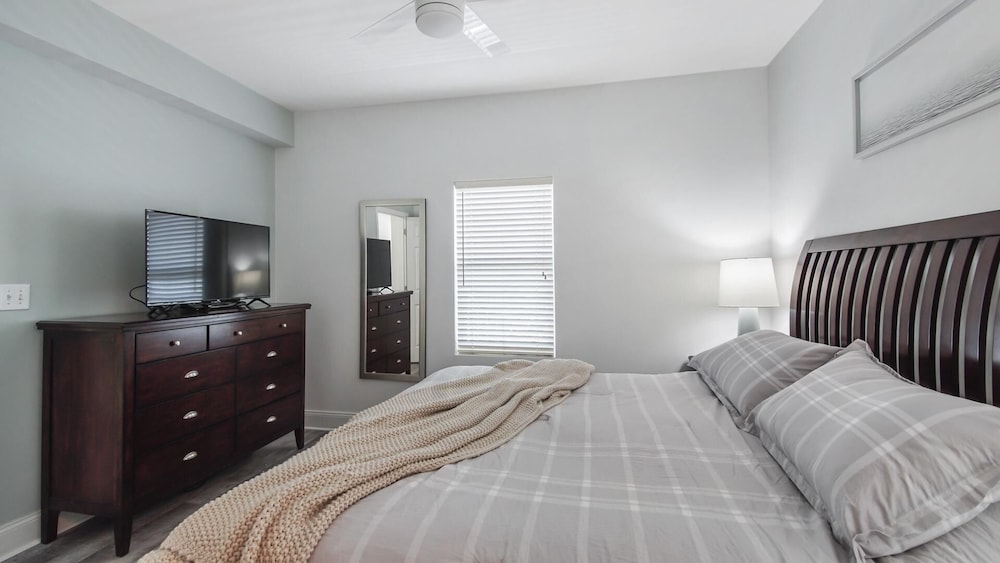 Laketown Wharf 1116
