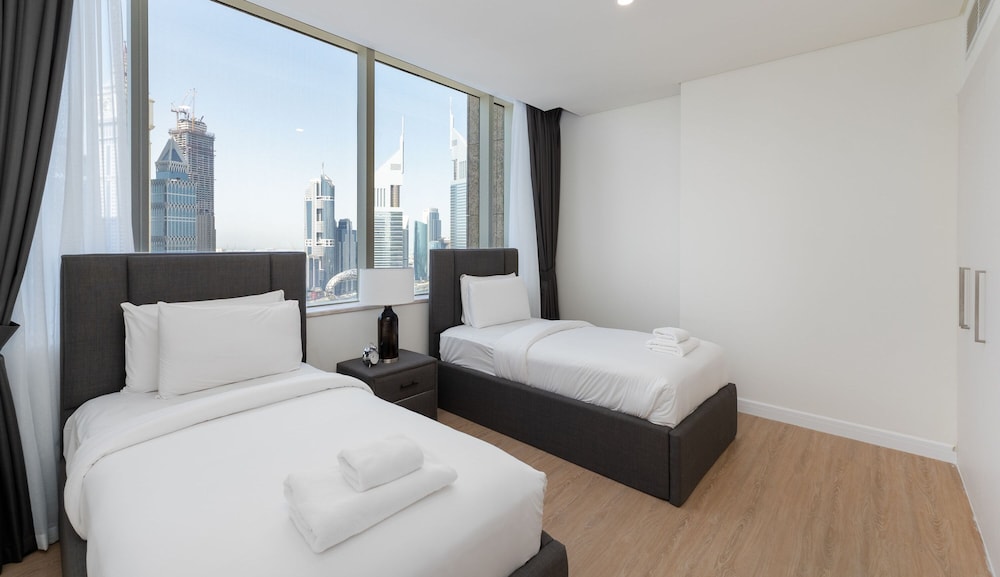 Pristine Difc 2BR w Pool Gym