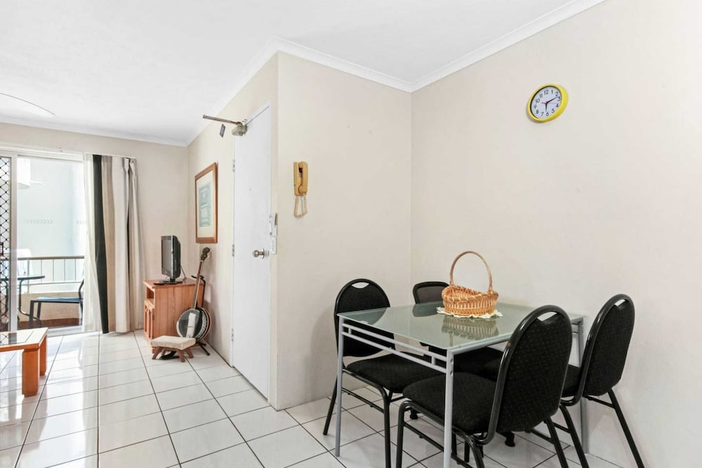 Superb 1 Bedroom Apartment Near the Beach view 3