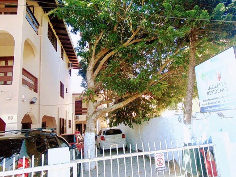 Ingleses Residence