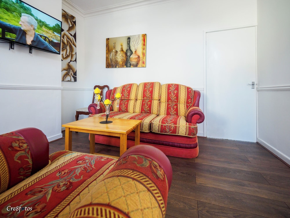 12 Cornwallis Lodge Family Room 1