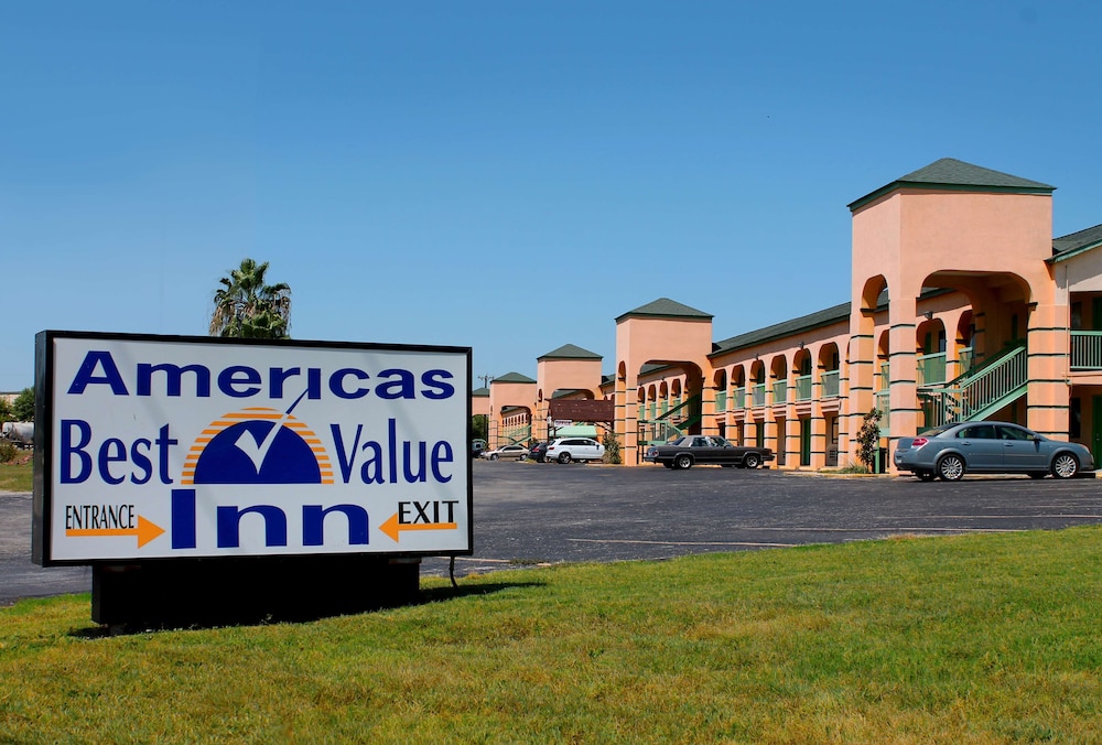 Americas Best Value Inn AT&T Center - Image 1