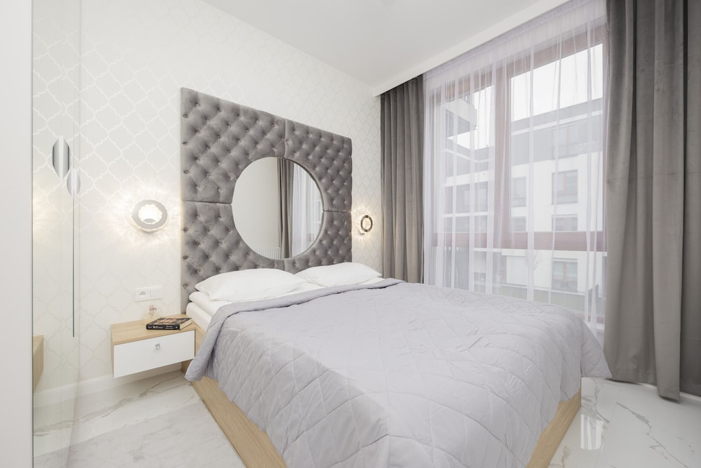 Luxurious Grey Apartment by Renters view 4