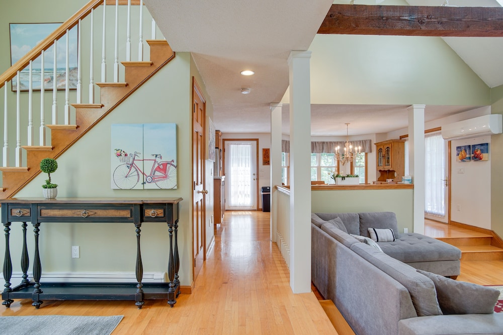 1/2 Mi to Beach: Stunning Home w/ Deck in Falmouth