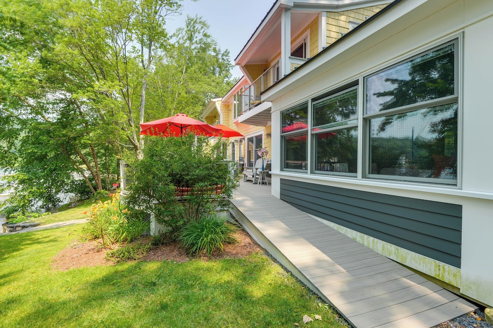 Vibrant Sterling Lakefront Lodge w/ Kayaks
