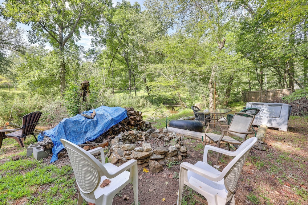 Georgia Home w/ 2 Fire Pits & Creek Access!