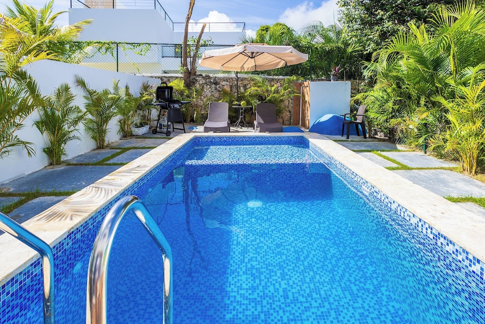 3BR Villa With Pool Rooftop and BBQ Gated Area