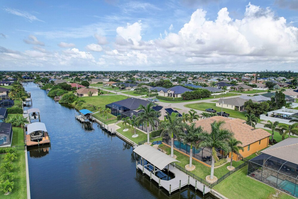 'paradise Palms' Cape Coral Home w/ Dock!