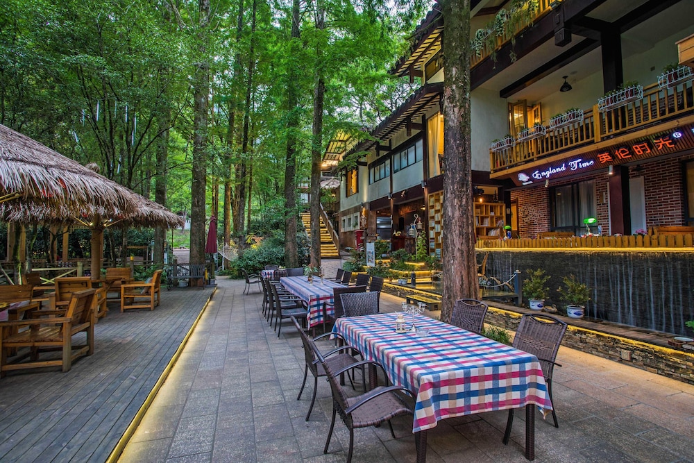 Wuyishan Old Street Sen Live British Inn view 4