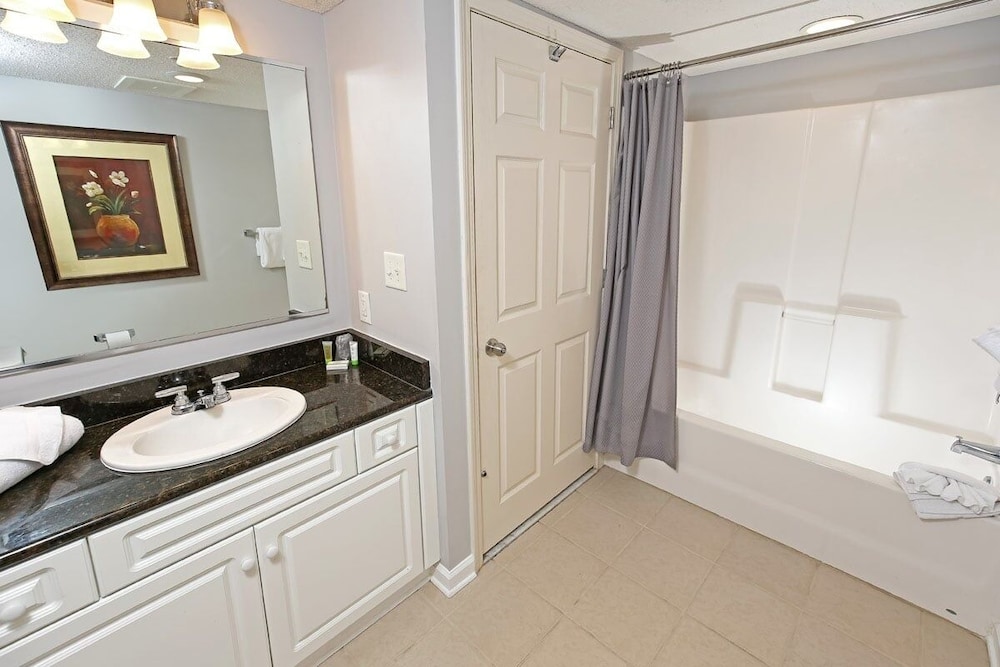 Yacht Club 2-404 4 Bedroom Condo