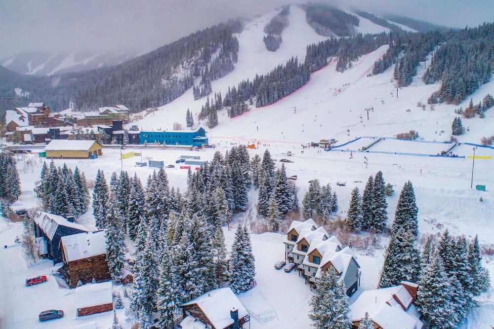Ski-in/ski-out Gemini Lift Access! Home w/ Hot Tub