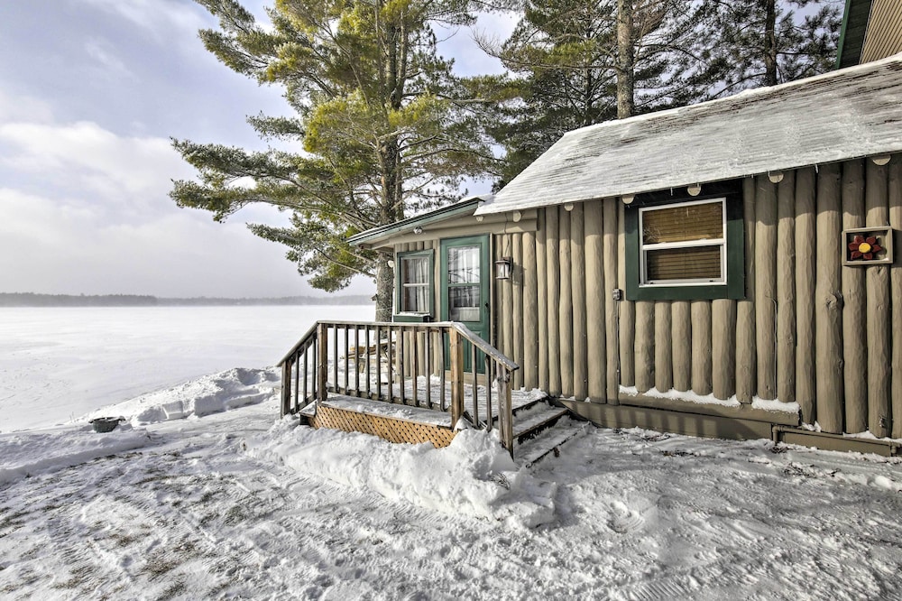 Charming Lost Lake Cabin: Fish, Boat & Hunt!