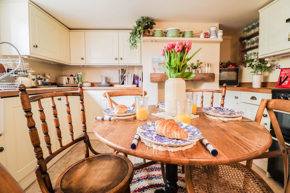 Charming Period Cottage With Free Wifi