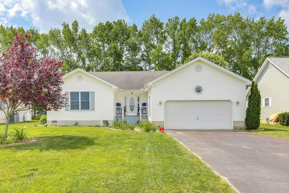 2 Mi to Bethany Beach: Home w/ Furnished Deck